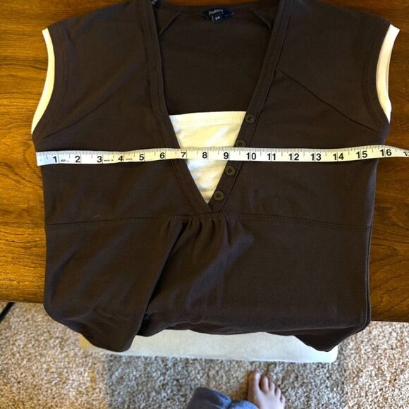 Reitmans cap sleeved brown top shirt with white peeking out of sleeve & bodice - Picture 8 of 11